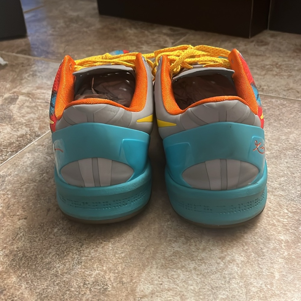 Kobe 8s Venice Beach Size 10.5; Like New, With Box - image 4